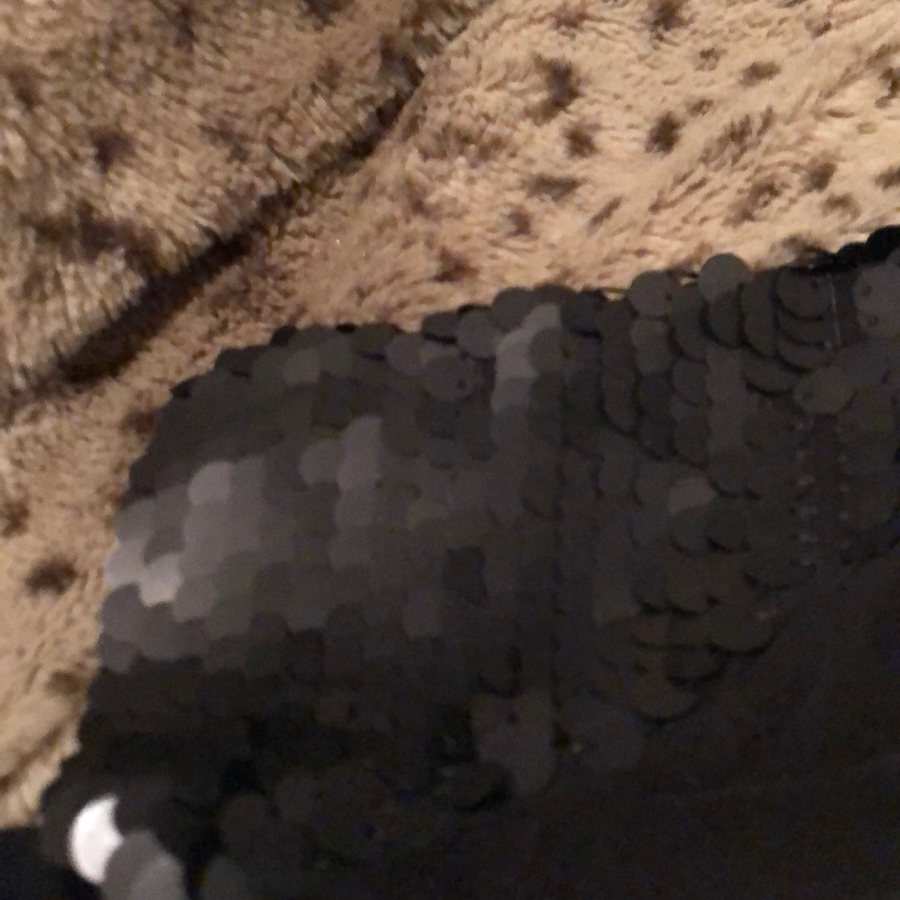 Black basic tee with sequins! - Picture 3 of 4